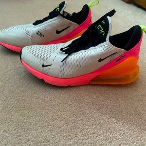 Women’s Nike Size 10 270s